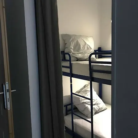 Le Chemin Vers L'etoile Hostel