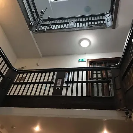 Le Chemin Vers L'etoile Hostel *