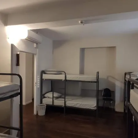 Le Chemin Vers L'etoile Hostel